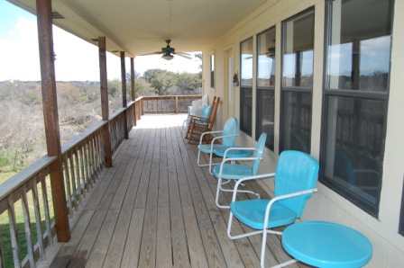 Castell Cabin - Front Porch