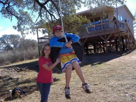 Castell Cabin - Tire Swing